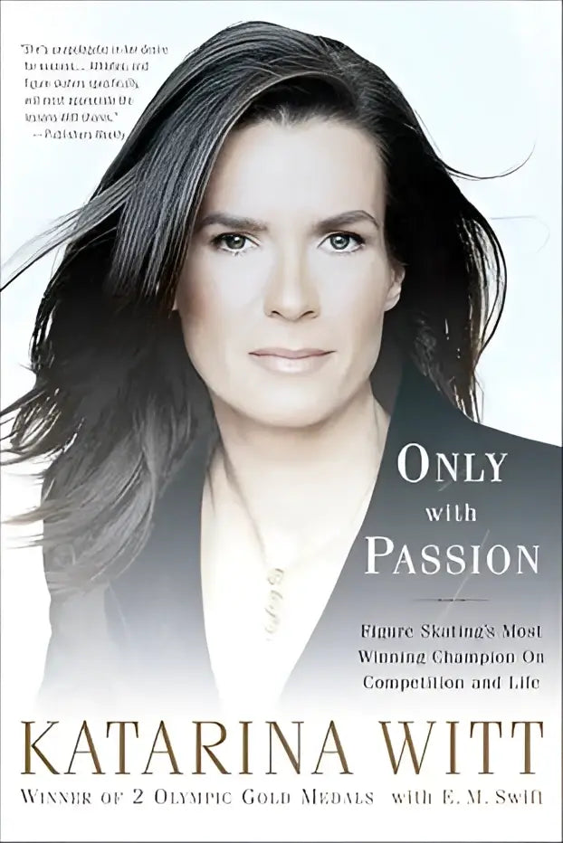 Boekomslag van only with passion met een portret van Katarina Witt en haar naam zichtbaar op een boek over kunstschaatsen