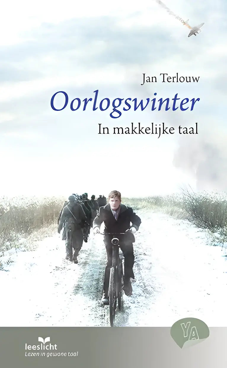 Boekcover van oorlogswinter door jan terlouw met man op fiets in sneeuw, soldaten en vliegtuig in achtergrond