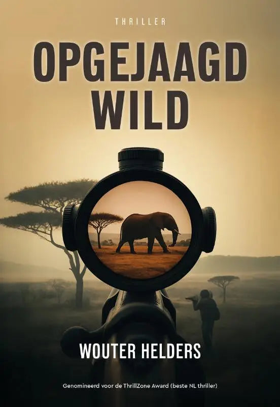 De boekcover van opgejaagd wild van wouter helders toont een zwarte matgesloten richtkijker met een olifant in de afrikaanse savanne uitgegeven door uitgeverij nafnedka