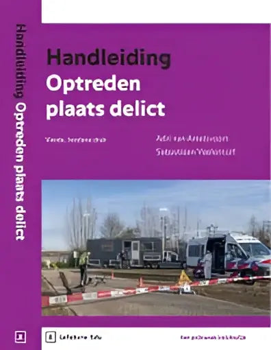 Paars boek met witte tekst en foto van een buitenplaats delict met politievoertuigen getiteld optreden plaats delict
