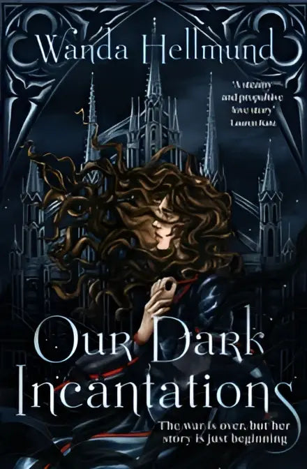 De boekcover van our dark incantations toont een donkere gotische illustratie van een vrouw met golvend bruin haar
