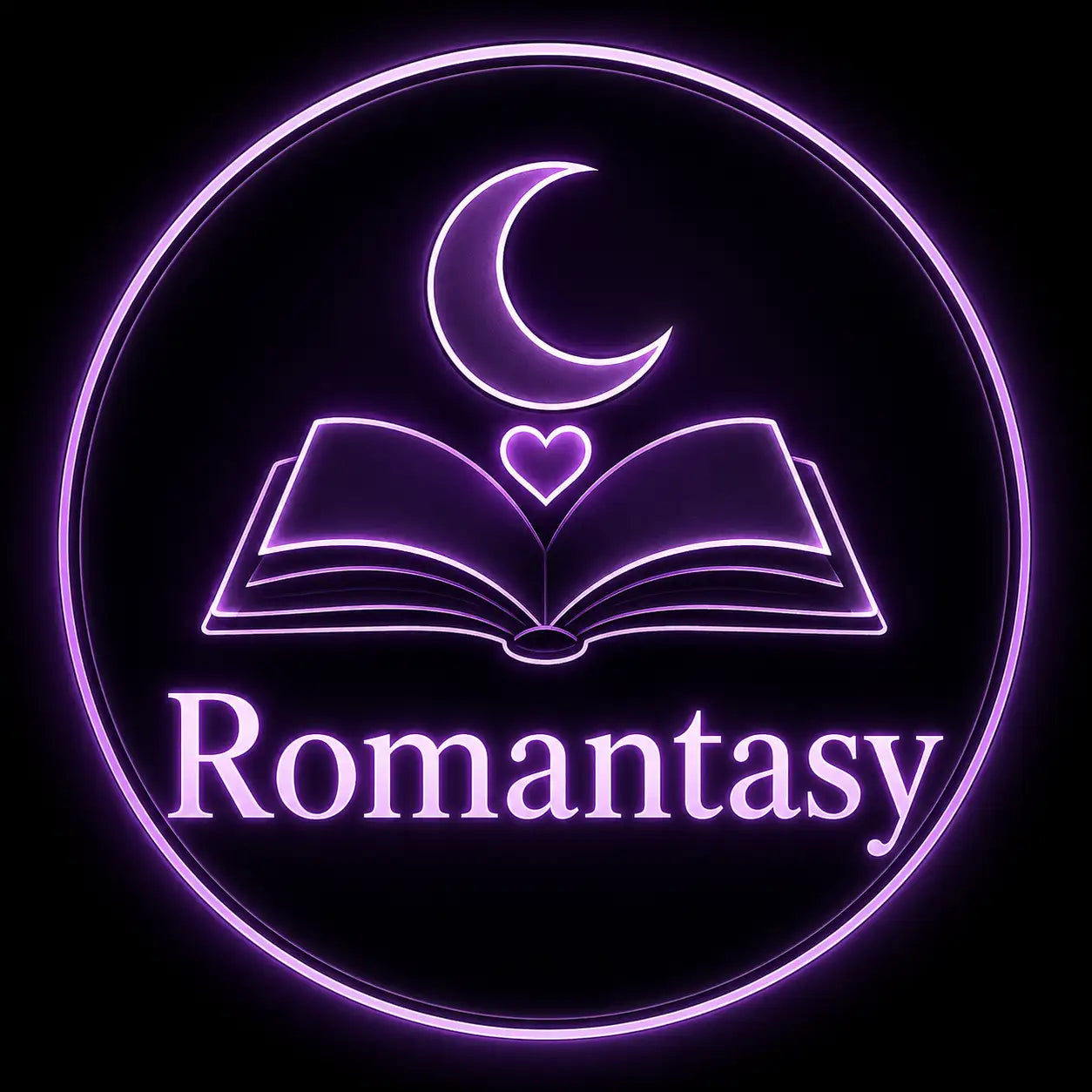Paarse neonreclame met een open boek met een hartvormige pagina en een halve maan erboven, omringd door gloeiende tekst met ’romantasy.’