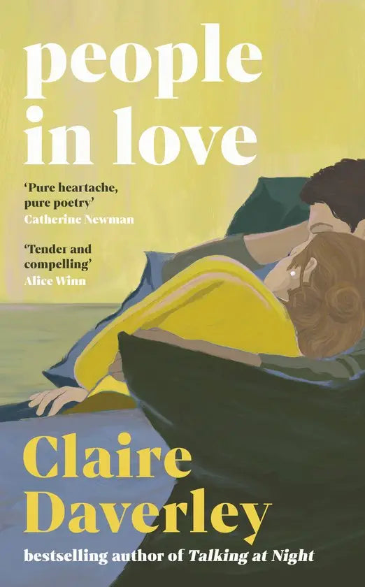 The book cover for people in love by claire daverley shows a couple embracing on a soft yellow background for contemporary romance with tweede kansen and onverwachte ontmoetingen themes