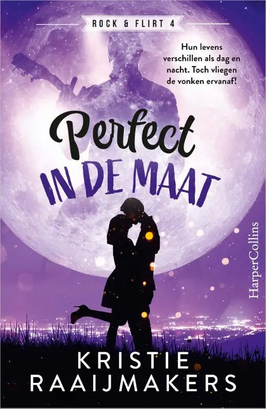 Paars boekomslag perfect in de maat met silhouet van omhelzende mensen en vonken ervanaf onder grote maan levens verschillen zichtbaar