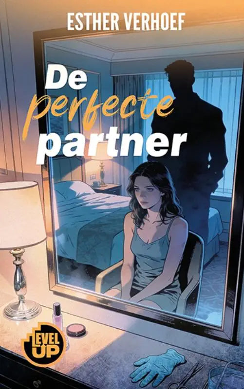 De cover van de graphic novel de perfecte partner door esther verhoef toont een vrouw in een teal jurk voor een spiegel met een schaduwige figuur achter haar