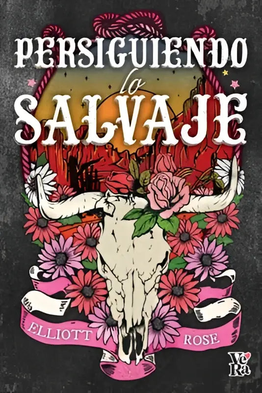 De boekcover van persiguiendo lo salvaje toont een wit stierenschedel met roze en rode bloemen op een donkere achtergrond