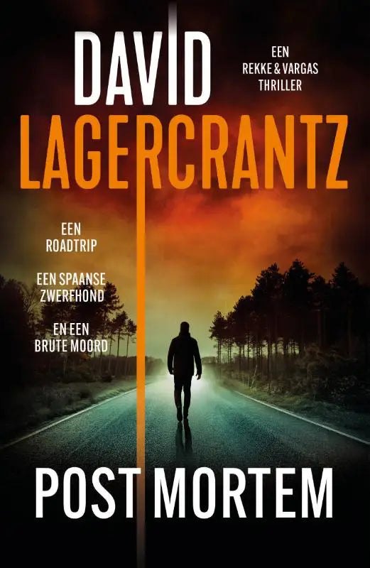 De post mortem boekomslag toont witte en oranje tekst tegen een vurige lucht met silhouetten van bomen langs een weg