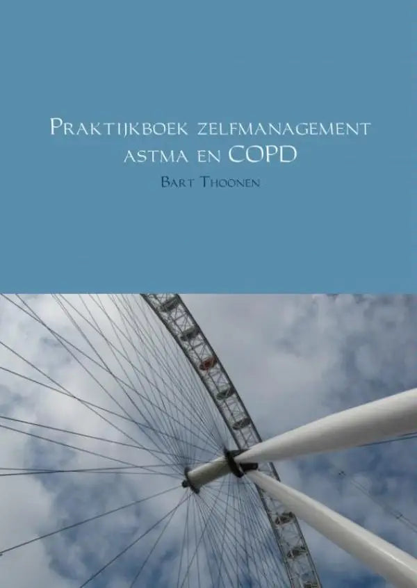 Blauw praktijkboek zelfmanagement astma en copd van bart thoonen met witte tekst en london eye tegen bewolkte lucht