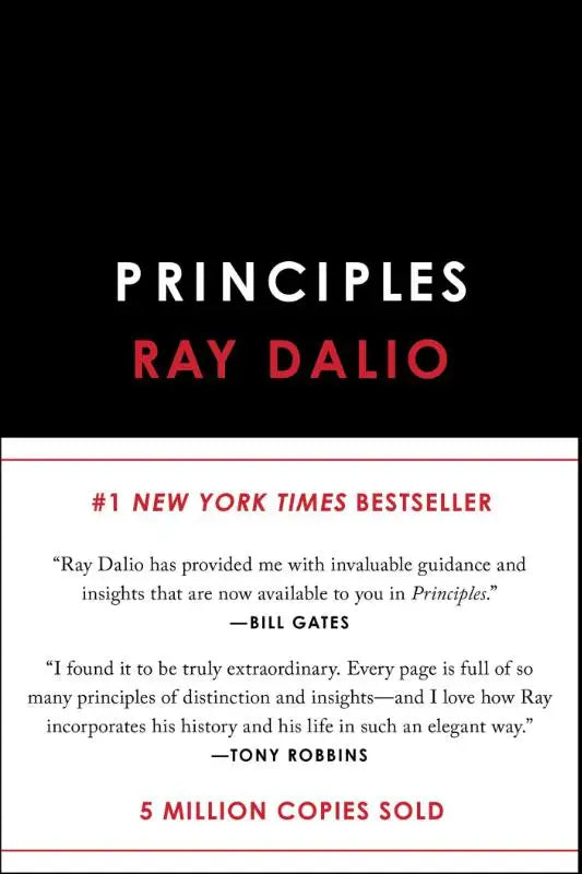 Zwart boek met witte en rode tekst met de titel Principles van Ray Dalio over life and work