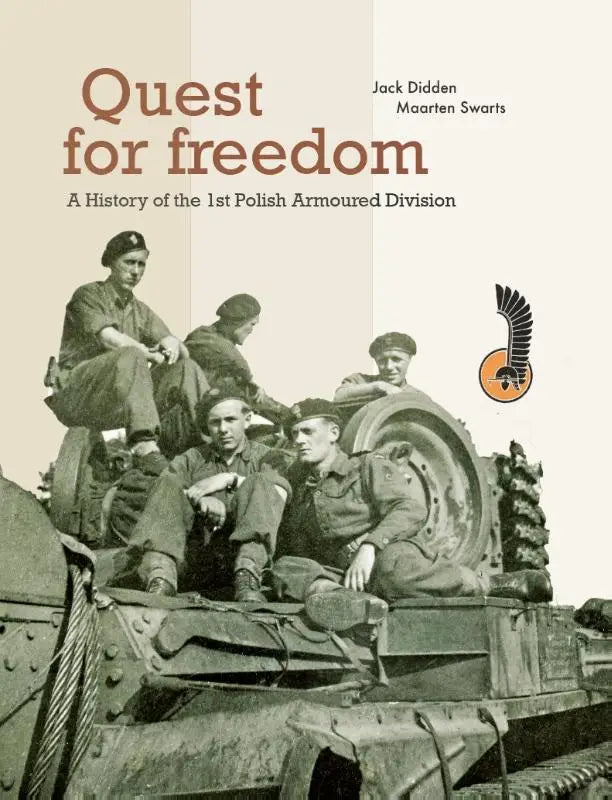Zwart-wit foto van soldaten op een tank met de boekcover van quest for freedom geschiedenis van de 1st polish armoured division