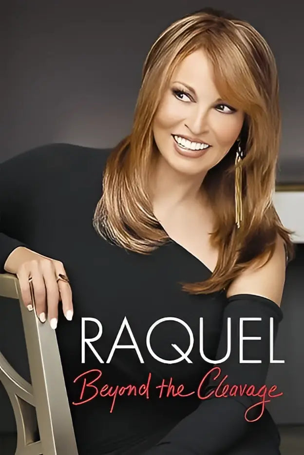 Raquel Welch in een zwart off-the-shoulder top met lange gouden oorbellen uit raquel beyond the cleavage