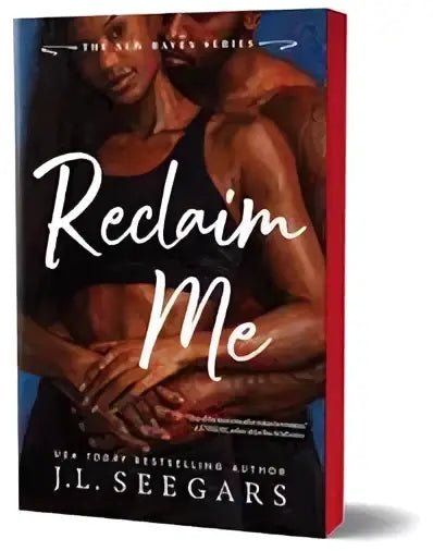 De boekcover van reclaim me deluxe edition toont de titel in witte hoekige letters en twee omarmende figuren
