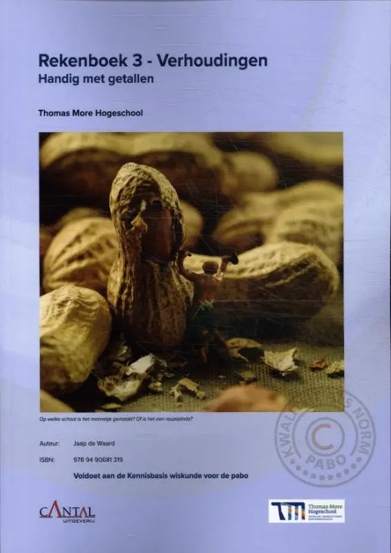 Een miniatuur figuur in een kapmantel staat naast een pinda op de cover van rekenboek 3 verhoudingen