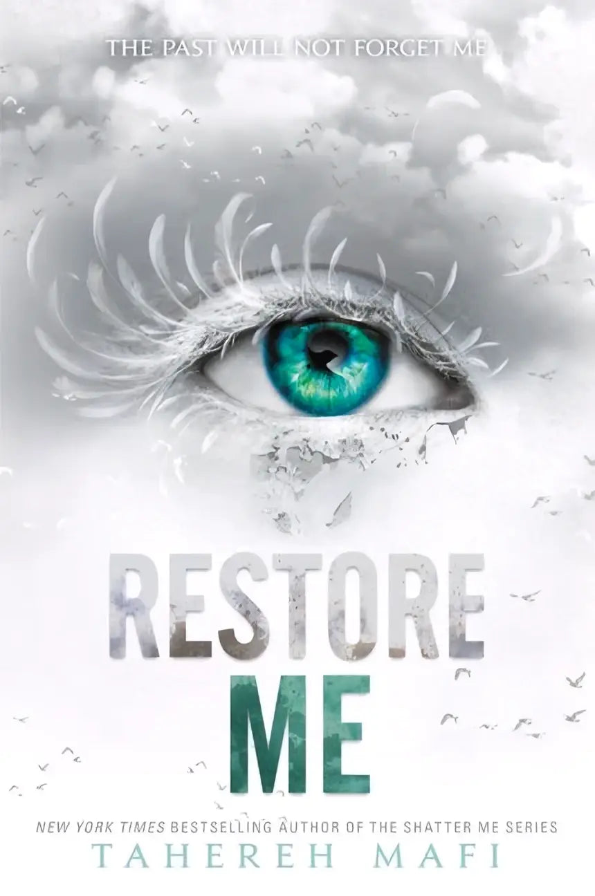 Een opvallend turquoise oog met lange witte wimpers en een gebarsten vorsttextuur siert de cover van restore me van tahereh mafi