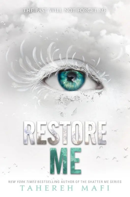 Een opvallende turquoise oog met lange witte wimpers en een gebarsten ijzige textuur rond het gezicht restore me tahereh mafi