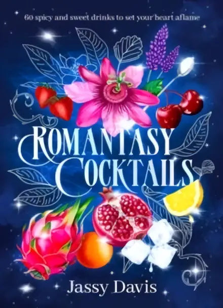 De boekomslag van romantasy cocktails van jassy davis toont een levendig ontwerp met roze en rode bloemen en fruit