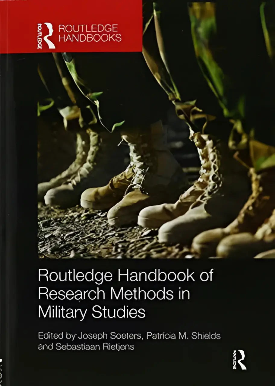 Zwarte hardcover routledge handbook met rode rug en militaire laarzen voorzijde over research methods in military studies