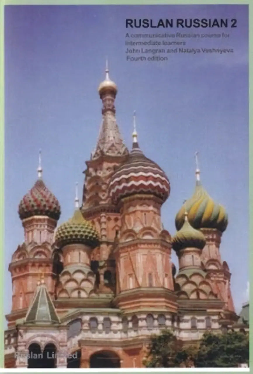 De cover van ruslan russian 2 course book toont een kleurrijke, gedetailleerde koepelkathedraal van john langran