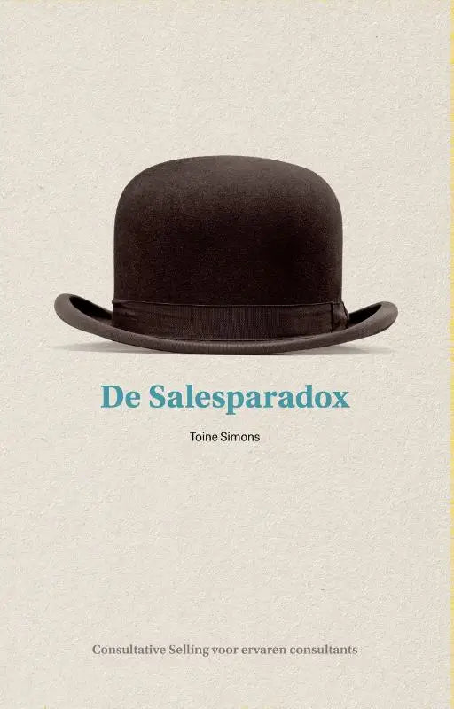 Een klassieke zwarte bolhoed met een gladde afgeronde kroon en licht gebogen brede rand voor ervaren consultants in consultative selling