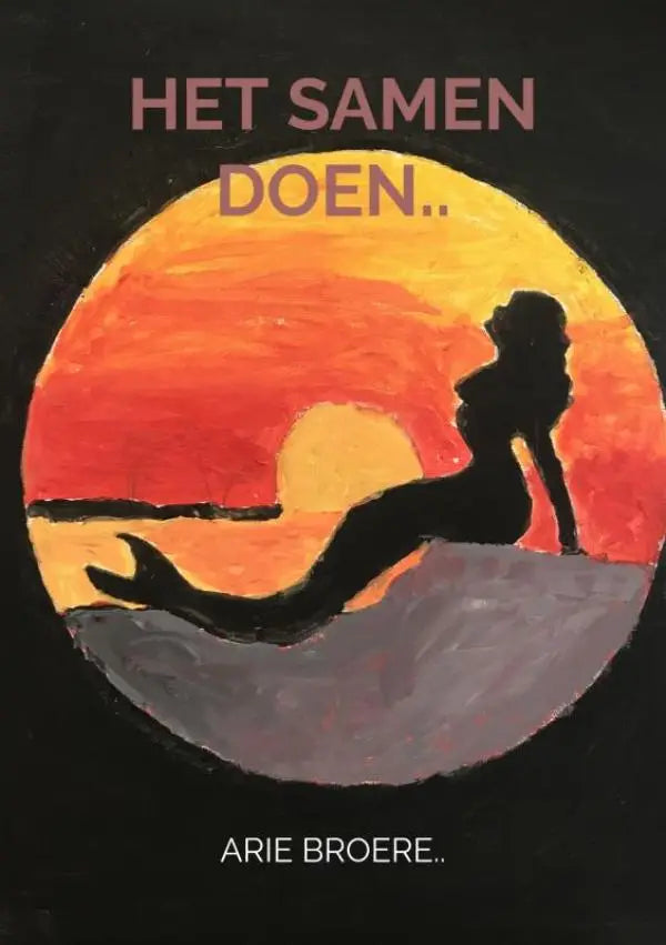 Zwarte zeemeermin silhouet met vloeiende haren en staart op een oranje gele zonsondergang achtergrond in arie broere het samen doen product
