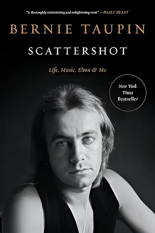 Zwart-witte boekomslag met portret van bernie taupin en titel scattershot leven muziek elton en mij