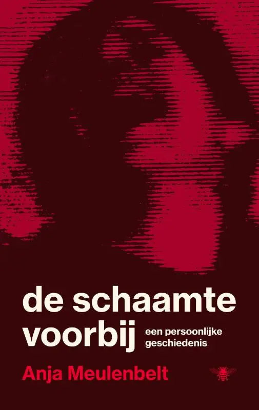 Rood en zwart boekomslag met een gestileerd pixelportret van een vrouw en de titel de schaamte voorbij door anja meulenbelt literaire non-fictie