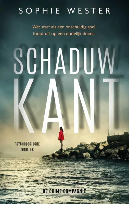 De boekcover van Schaduwkant toont een figuur in een rode jas op rotsachtig terrein bij een sombere oceaan
