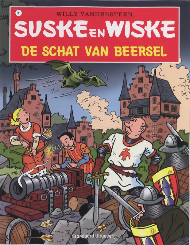 De cover van suske en wiske de schat van beersel toont middeleeuwse personages en een groene draak vliegend boven een kasteel, een strip van willy vandersteen