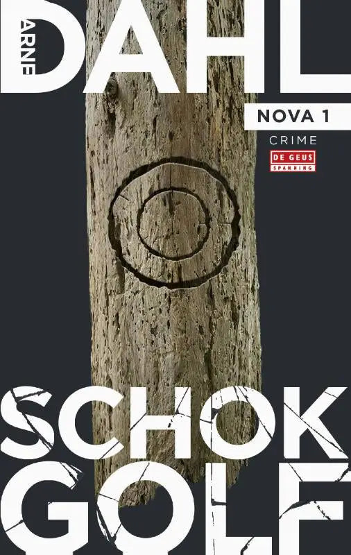Een verweerde houten paal met een gegraveerd rond doel voor het spannende boeken algemeen schokgolf product