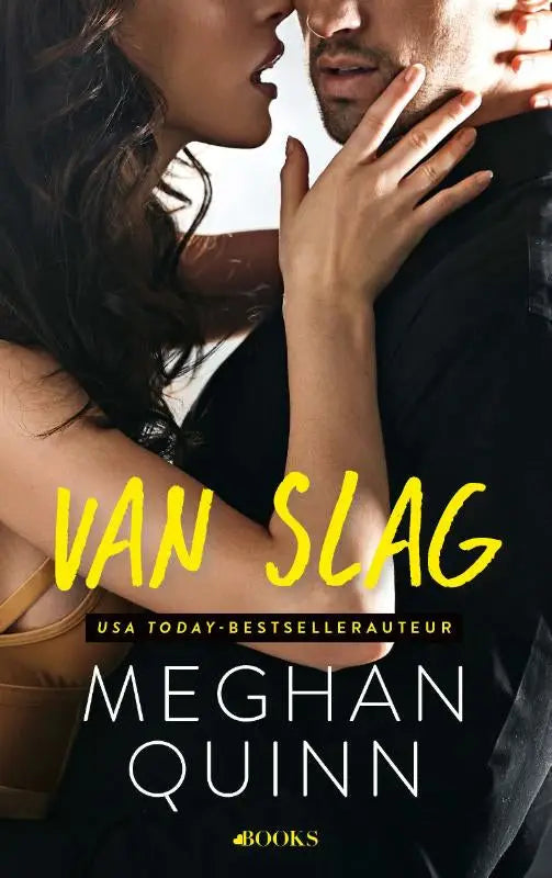 De boekcover van van slag door meghan quinn toont een gepassioneerde omhelzing in een sports romance verhaal