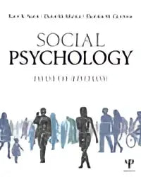 De boekcover van social psychology vierde editie door eliot r een educatief tekstboek met blauwe achtergrond