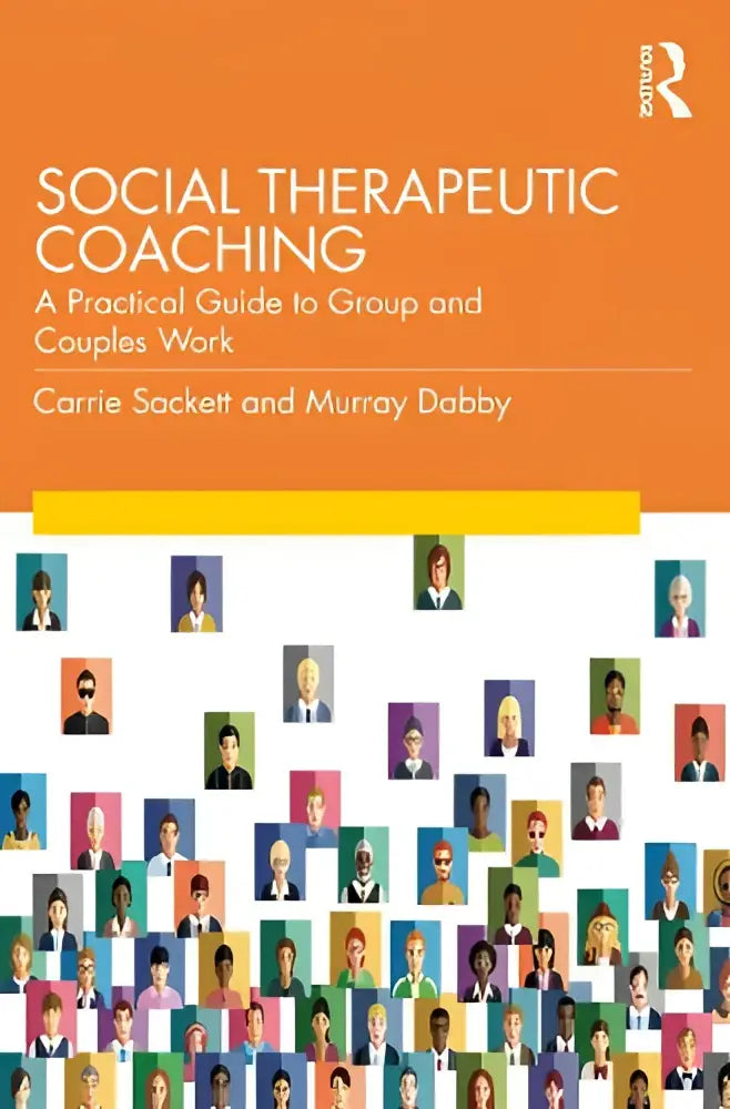 Oranje en witte boekcover van social therapeutic coaching door carrie sackett en murray dabby met focus op therapeutisch coachen