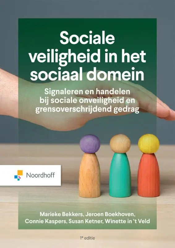 De boekcover van sociale veiligheid in het sociaal domein door conny kaspers toont witte tekst op groene achtergrond met houten poppetjes