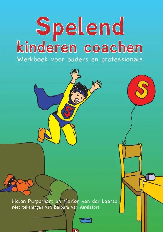 Een cartoonkind in een levendig geel-blauw superheldenpak met een rode s-embleem springt vrolijk spelend kinderen coachen werkboek