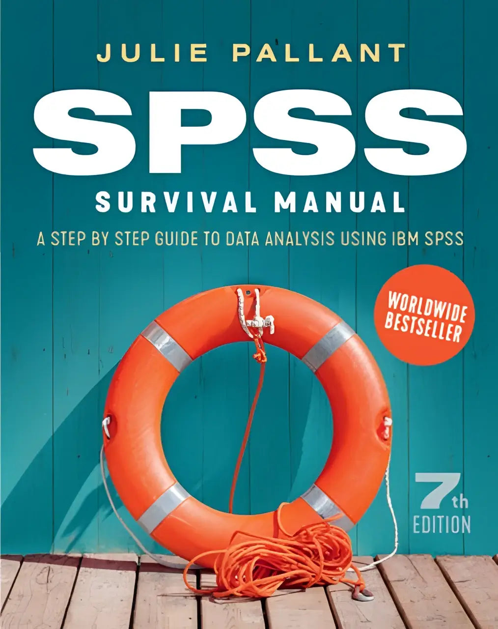 Oranje reddingsboei met zilveren reflecterende strepen en opgerolde oranje touw bij spss survival manual guide