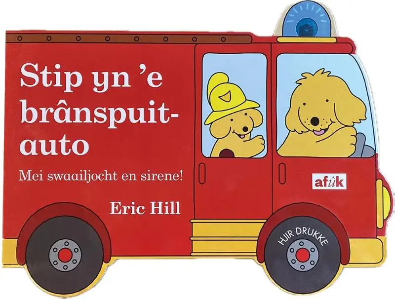 Rode brandweerwagenvormige kartonnen boek voor jonge lezers met cartoonhonden en blauwe sirene getiteld stip yn ’e brânspuitauto