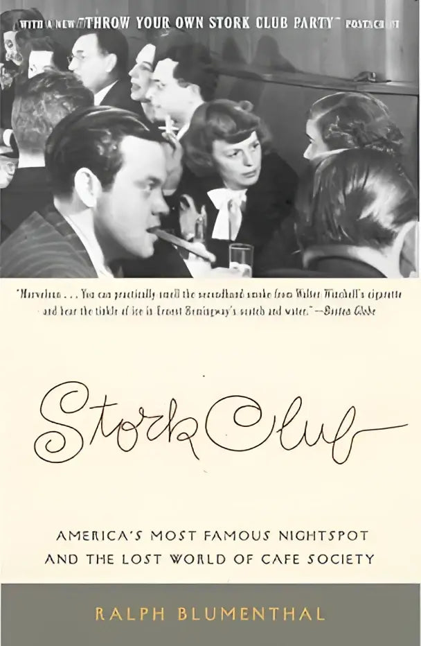 De boekcover van stork club toont een zwarte en witte foto van mensen die socializen in een chique nachtclub