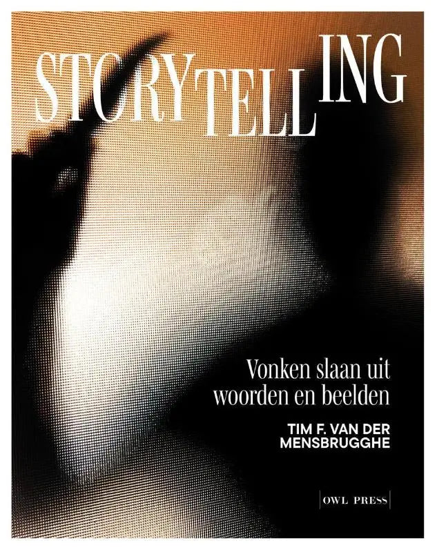 De cover van het boek storytelling van tim f toont hoe vonken slaan uit woorden en beelden in communicatie