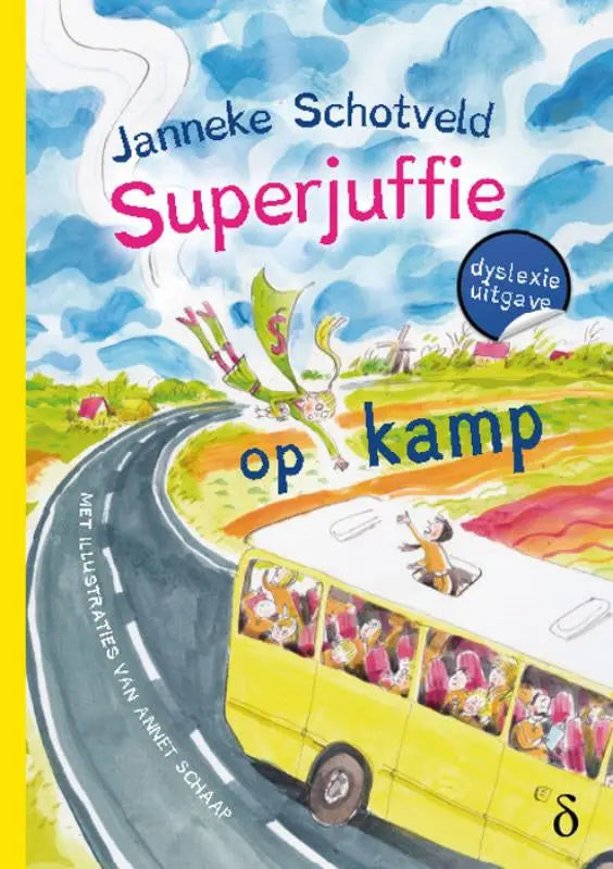 Gele schoolbus met cartoonpassagiers en een speelse illustratie op de omslag van superjuffie op kamp product
