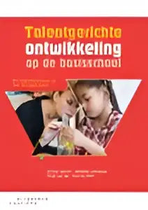 Rood boek Talentgerichte ontwikkeling op de basisschool met gele tekst en foto kinderen