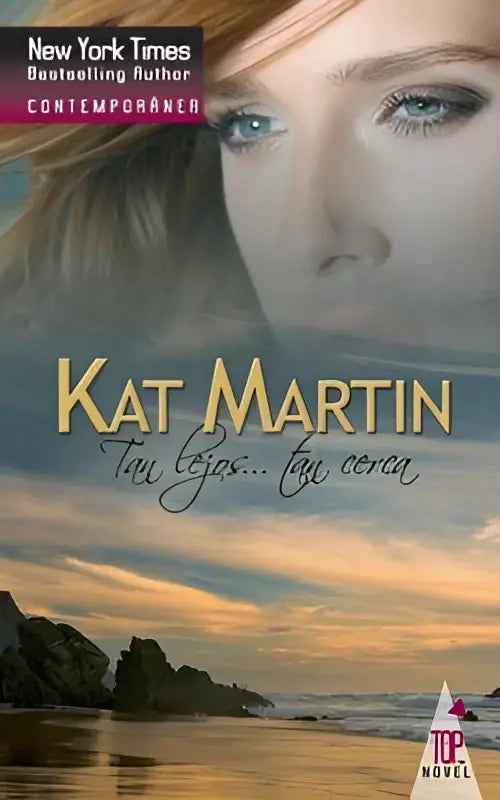 De boekcover van tan lejos tan cerca toont een zachte portret van een vrouw met blauwe ogen tegen een kustlandschap bij zonsondergang
