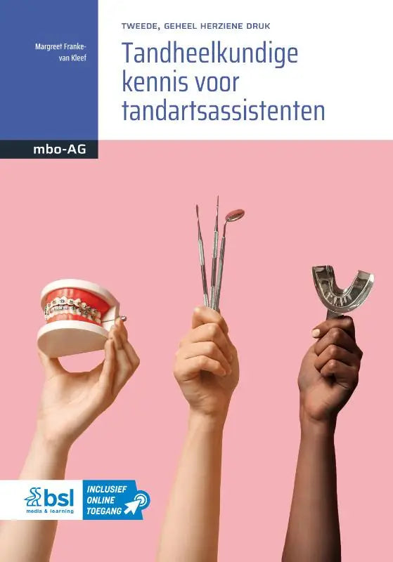 Het boek tandheelkundige kennis voor tandartsassistenten heeft een roze omslag met donkerblauwe tekst en drie handen met tandheelkundige instrumenten