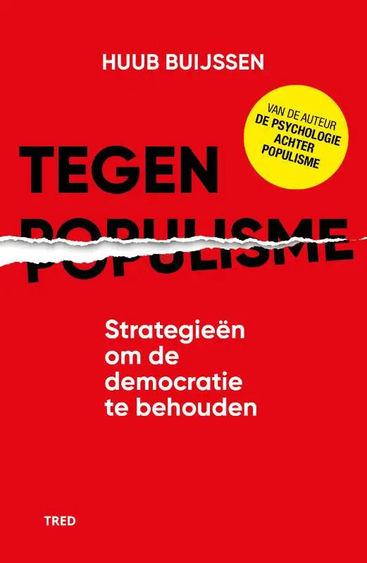 Rode boekcover van het boek tegen populisme met zwarte tekst en gele sticker over democratie behouden