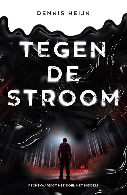 Donkere glanzende zwart omslag met witte verweerde tekst tegen de stroom en silhouet van man in bos verlicht rood licht
