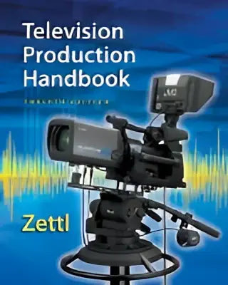 Zwarte professionele videocamera op statief met opvallende lens en bedieningspaneel in television production handbook 12e editie