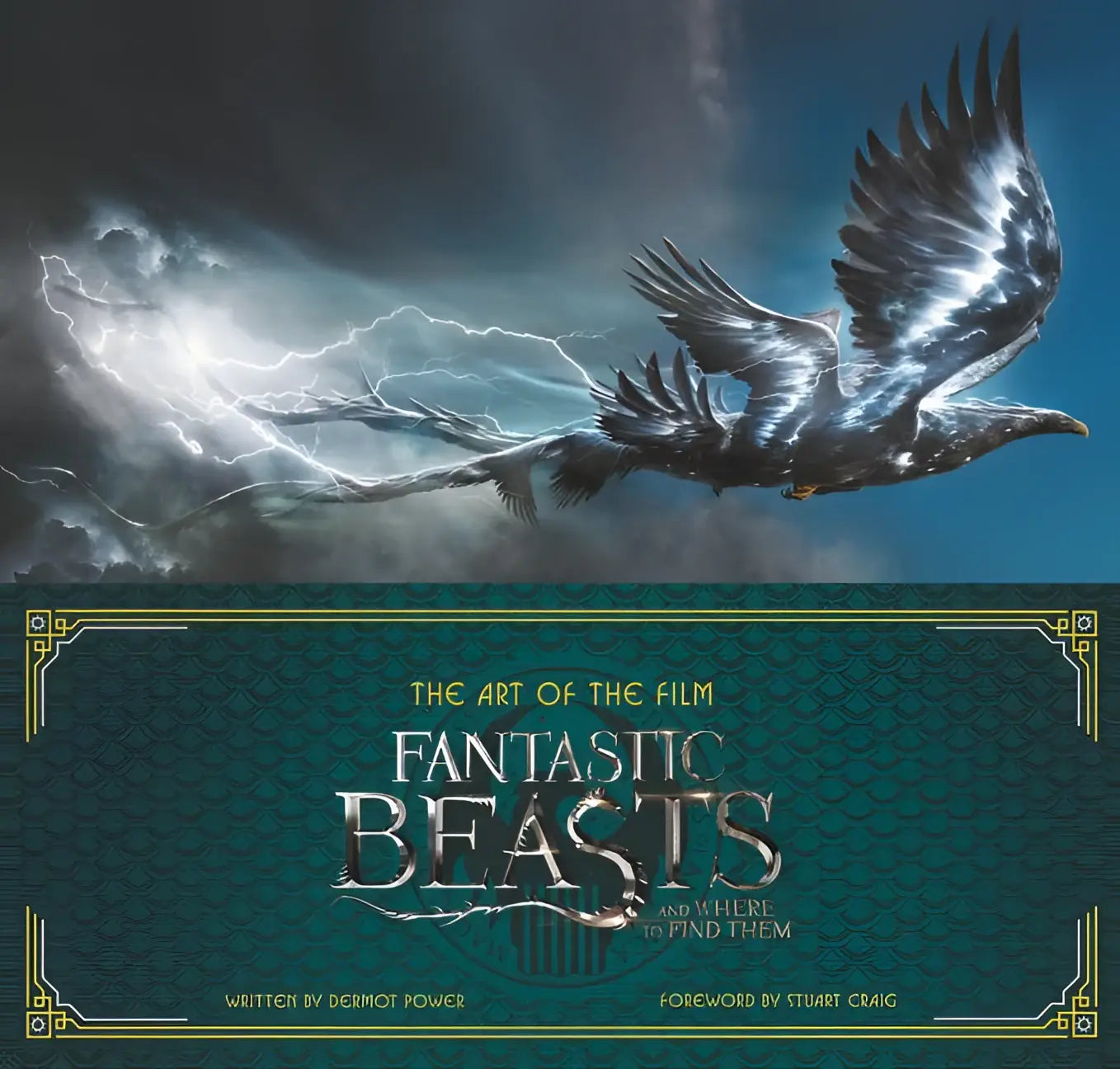 De kunst van de film fantastic beasts toont een majestueuze zwarte arend met zilverachtige veren in een stormachtige lucht