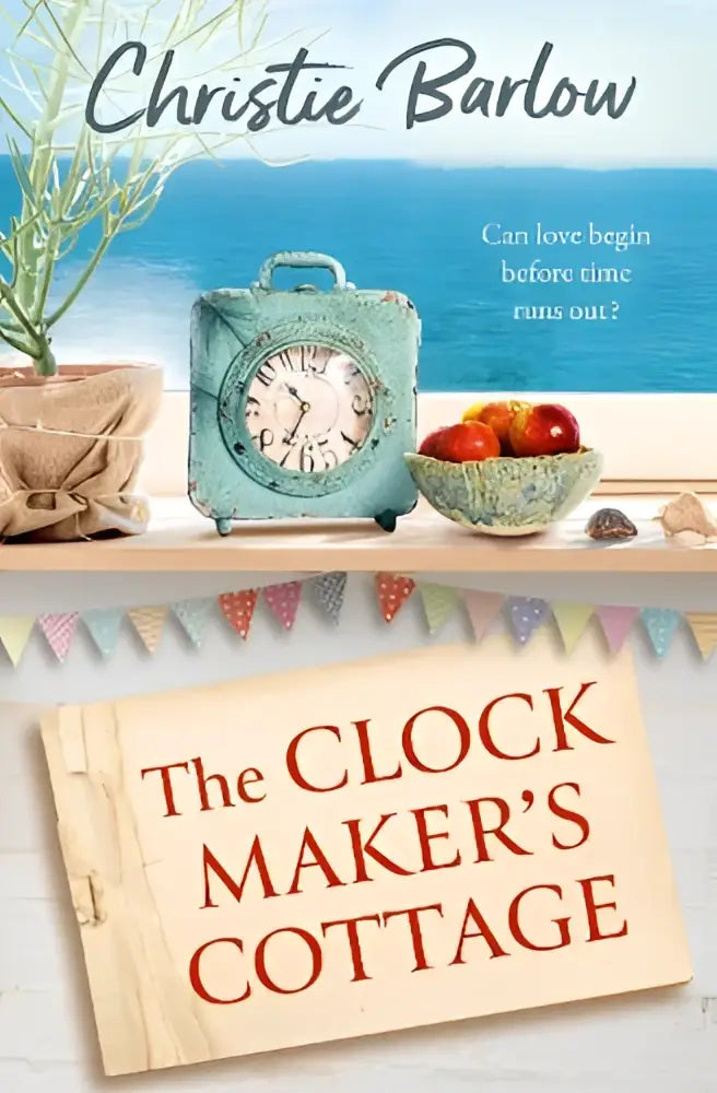 Een turquoise vintage-alarmklok met ronde wijzerplaat en zwarte cijfers op een houten plank in the clockmaker’s cottage