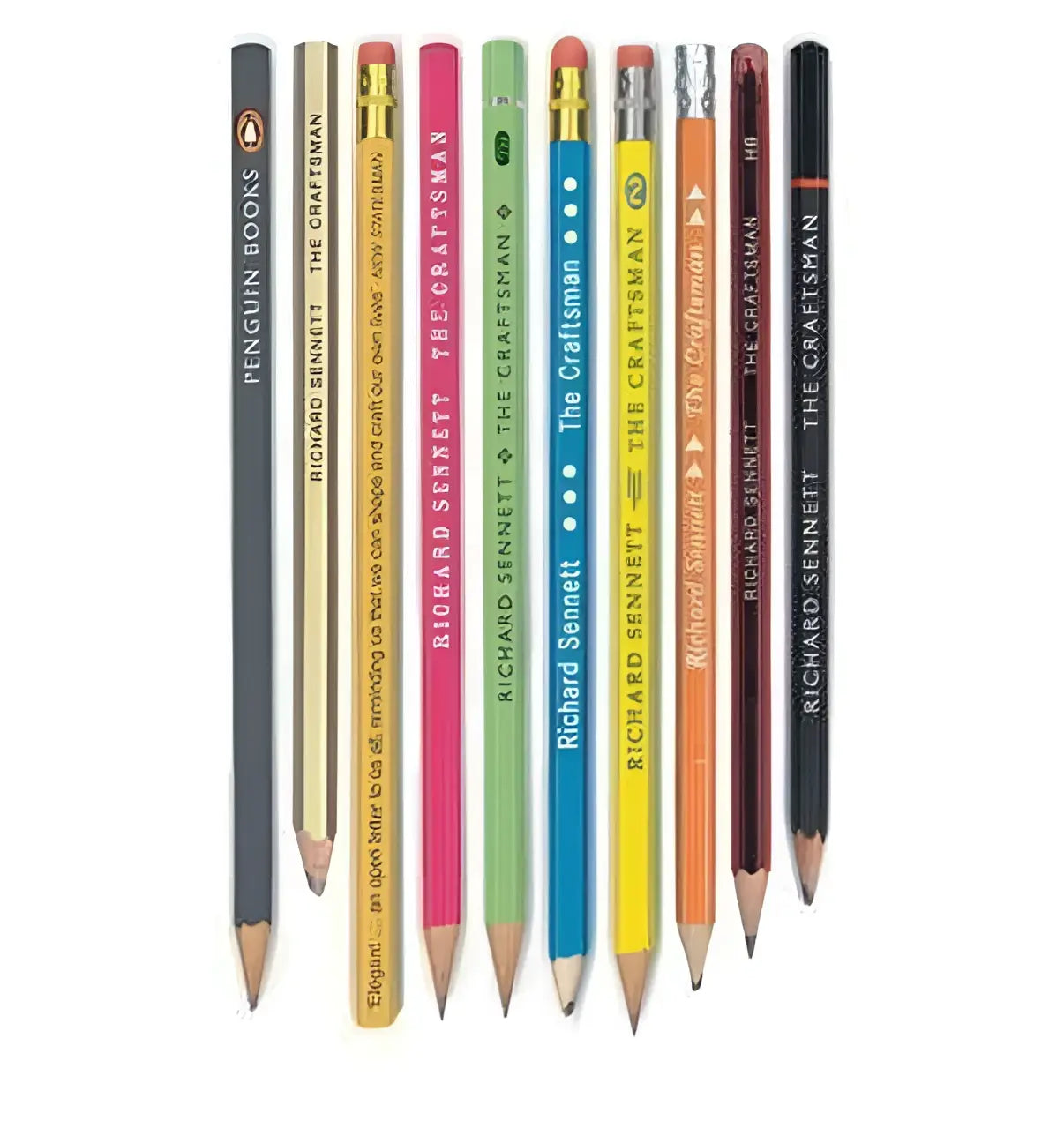 Een set kleurrijke potloden met merklogo’s waaronder penguin books en richard sennetts the craftsman