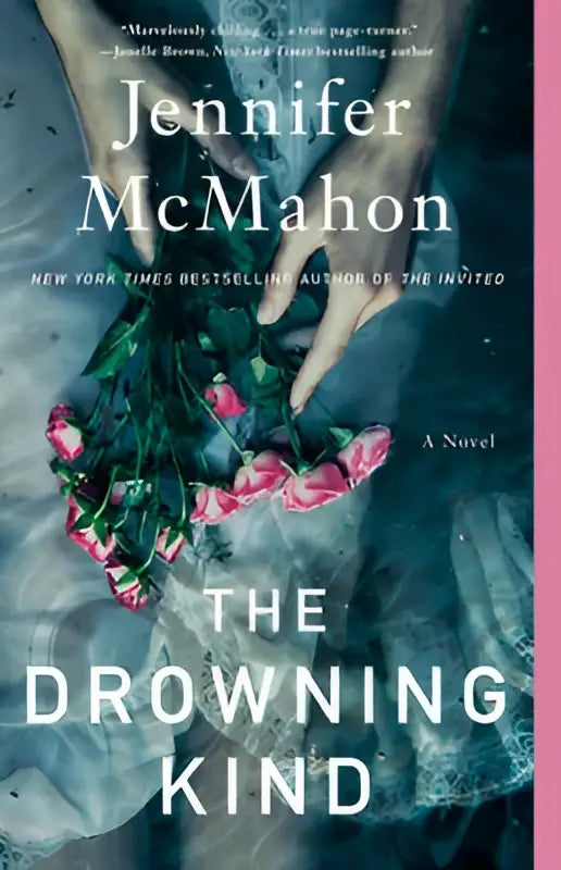 De boekcover van the drowning kind toont een hand met roze rozen op een donker turquoise achtergrond