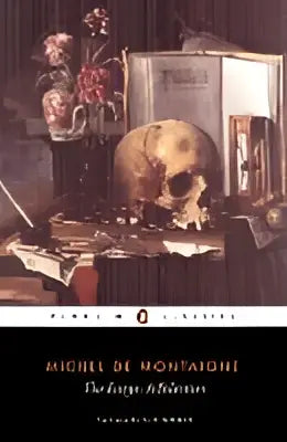 De essays boekomslag met een donkergotisch ontwerp toont de league of gentlemen en michel de montaigne met een schedel op boeken